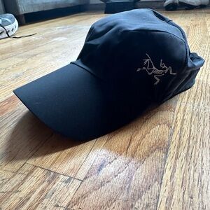 Arc'teryx Dark Cap with Logo